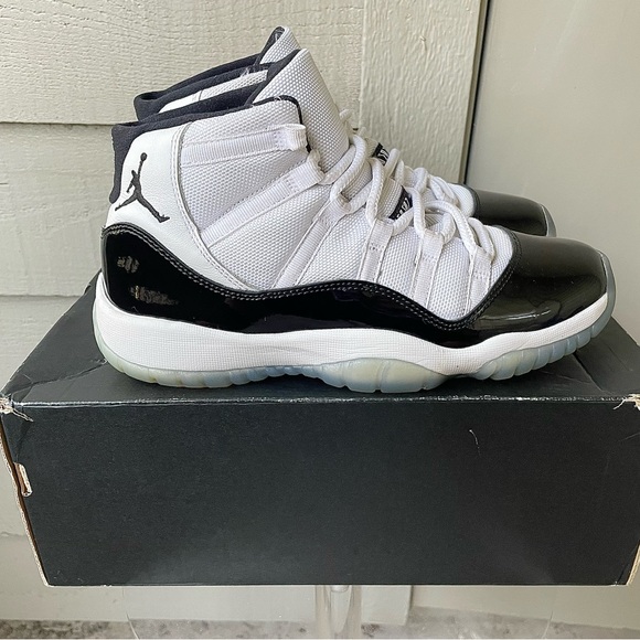 Air Jordan Retro 11 Concord Size 6Y - Picture 5 of 6